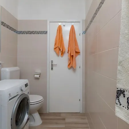 Bukarica 아파트 *